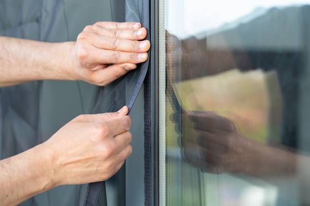 Installez des moustiquaires plissées en aluminium dans votre maison en Suisse romande